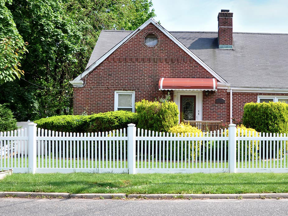 Cellular Vinyl decorative fencing in Middleborough Massachusetts