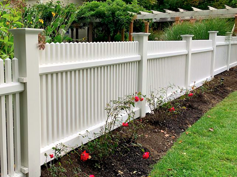 Cellular Vinyl Fence - Middleborough Massachusetts