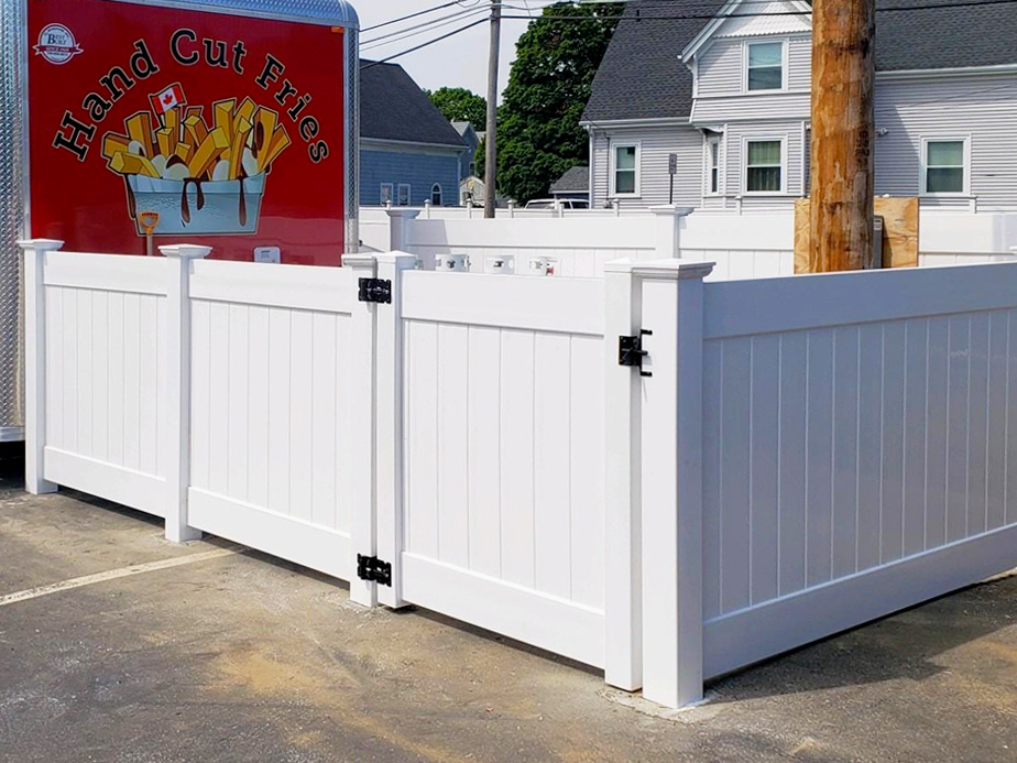 Commercial Vinyl fence company in the Middleborough MA area.
