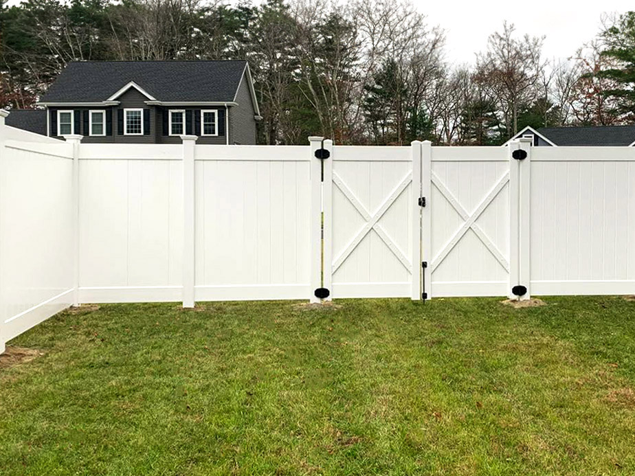 Residential Vinyl fence company in the Middleborough MA area.