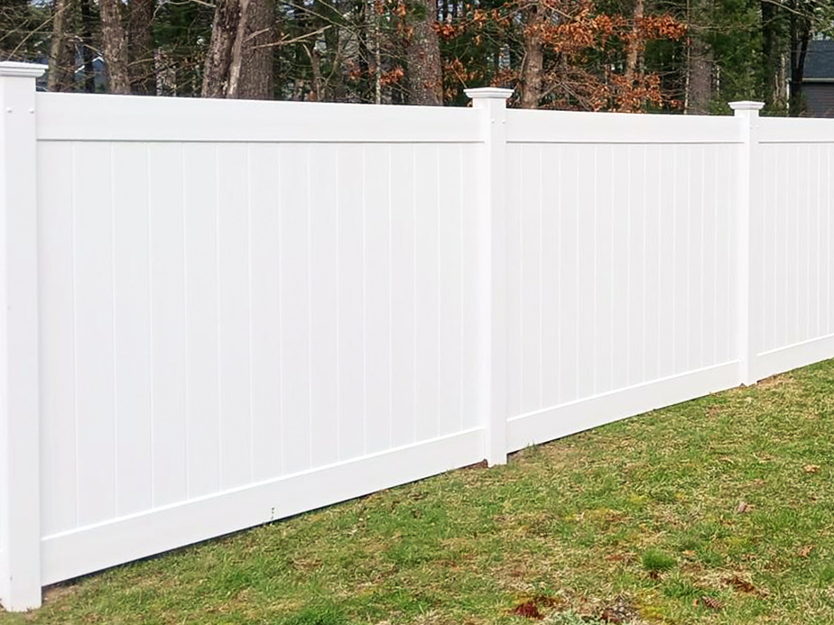 Vinyl privacy fencing in Middleborough Massachusetts