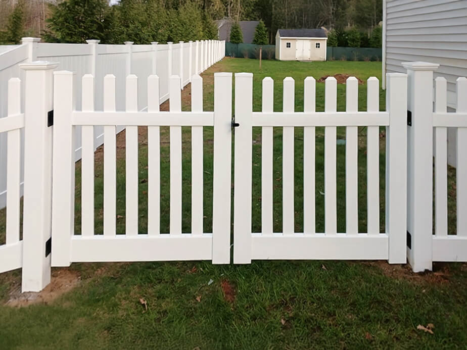 Fencing company gate options in Middleborough MA