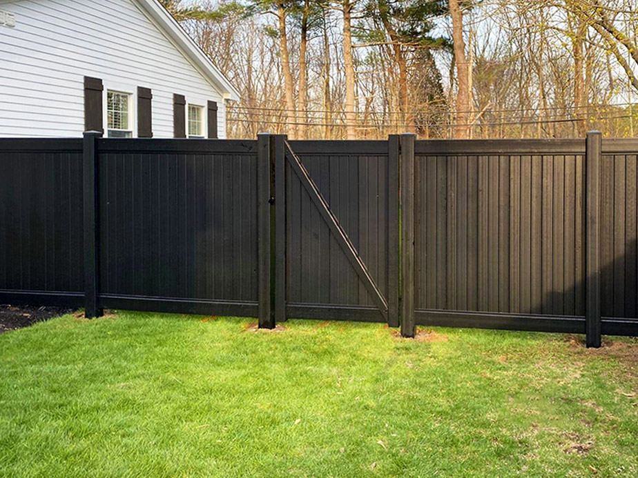 Privacy Fence Example in Lakeville Massachusetts