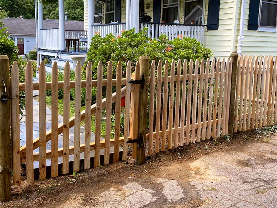 Aluminum Fence, Wrought Iron Fence,  Vinyl fence, Wood Fence and chain link fence options in the Mattapoisett, Massachusetts area.