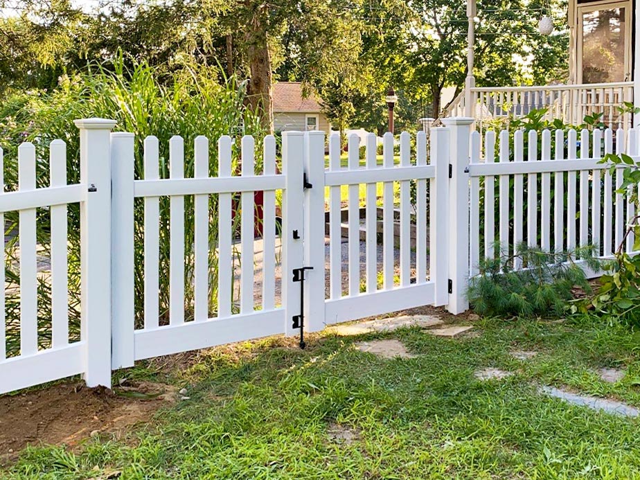 vinyl fence Middleborough Massachusetts